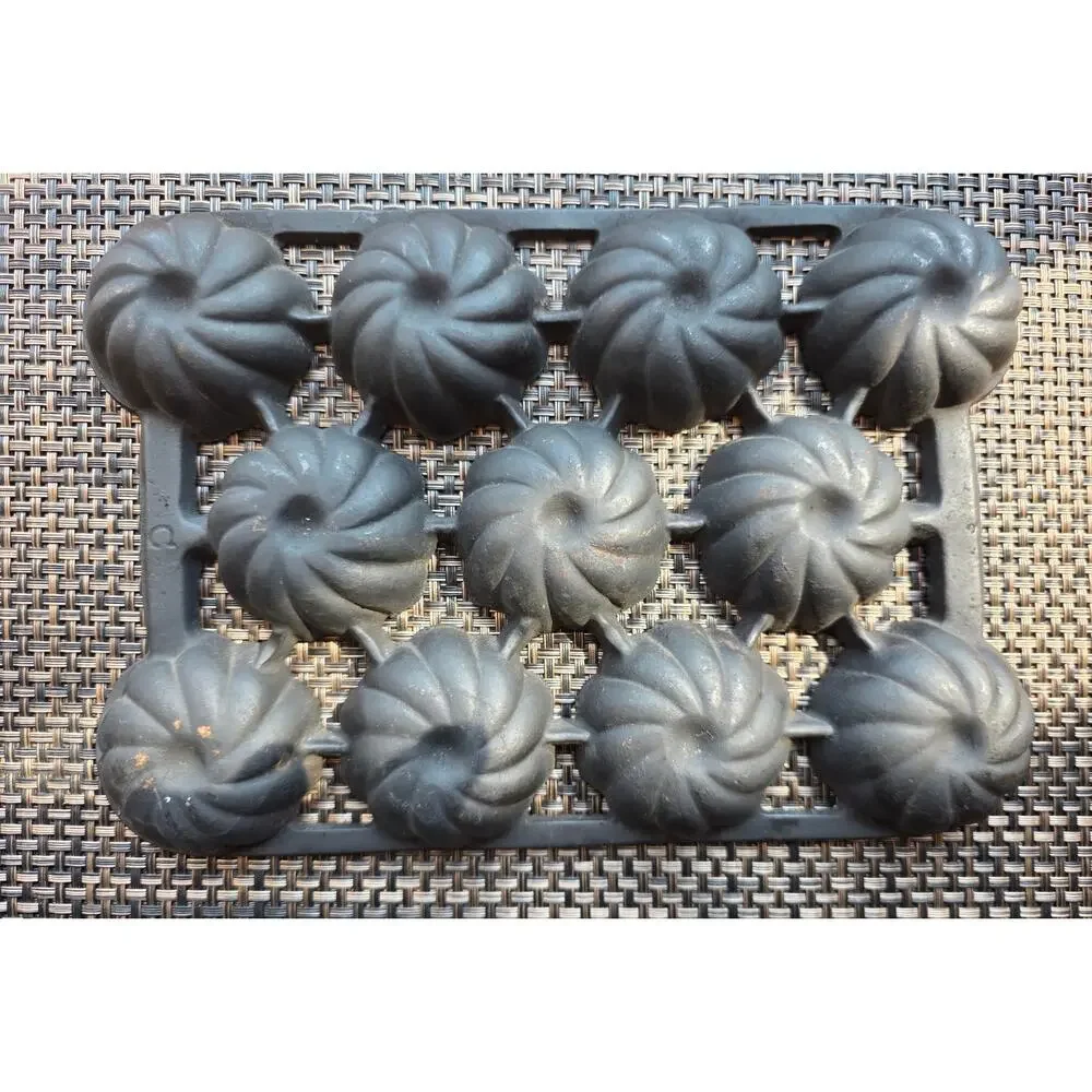 Vintage Wagner Cast Iron Turks Head Muffin Pan C